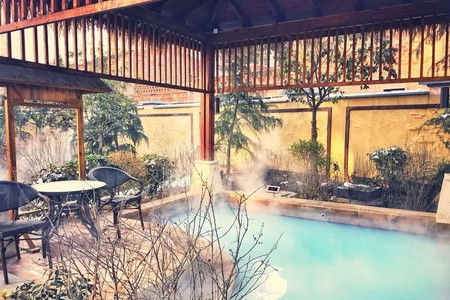 太白山艾蘭溫泉國際酒店的溫泉套餐,豪華標(biāo)間 雙早 溫泉門票2張,溫泉門票酒店前臺領(lǐng)取 感受歷史底蘊,盡享西北美食 出發(fā) 途牛